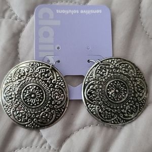 Free w/ Bundle Dangle earrings